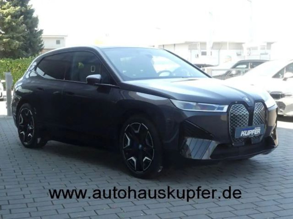 BMW iX