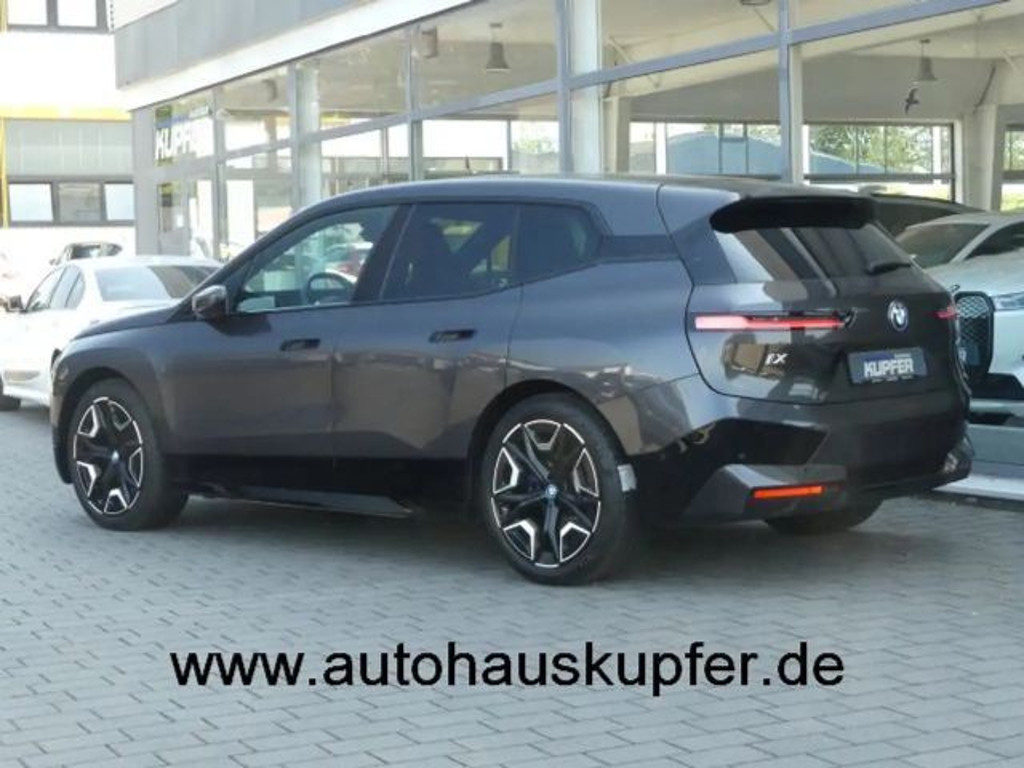 BMW iX