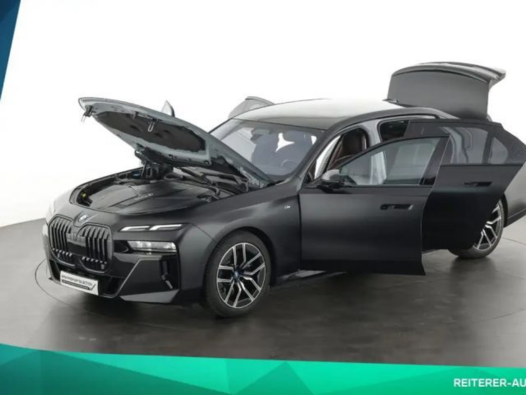 BMW i7