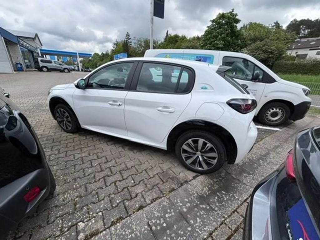 Peugeot e-208