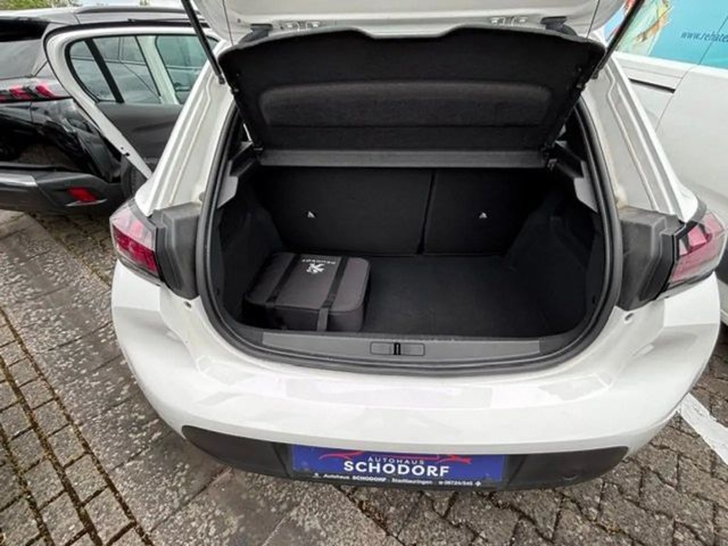Peugeot e-208