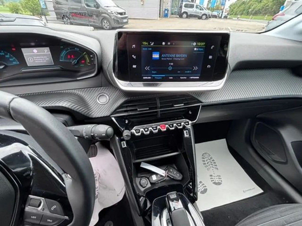 Peugeot e-208