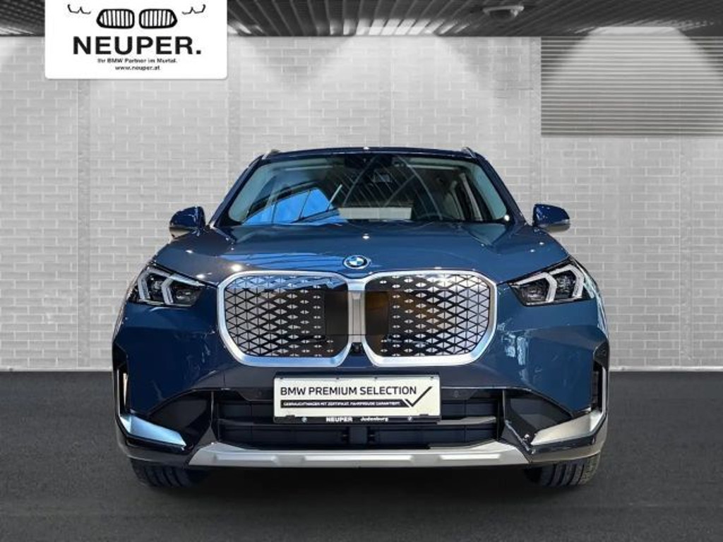 BMW iX1