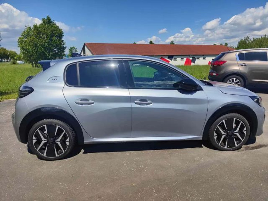 Peugeot e-208