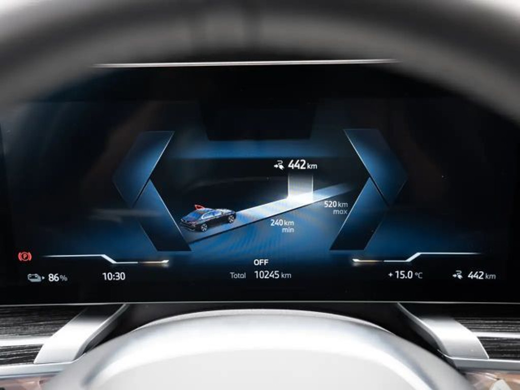 BMW i7
