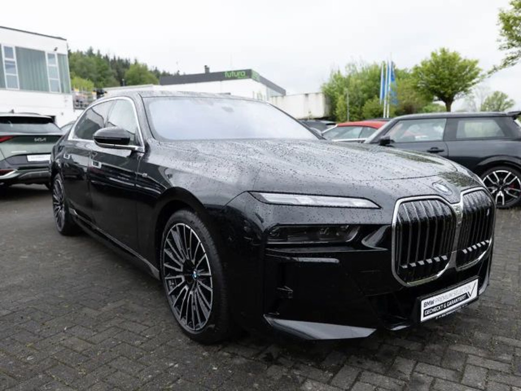 BMW i7