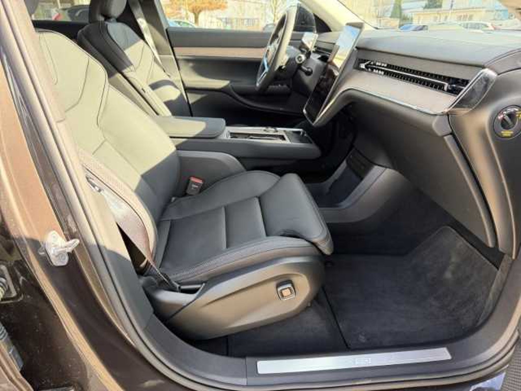 Volvo EX90
