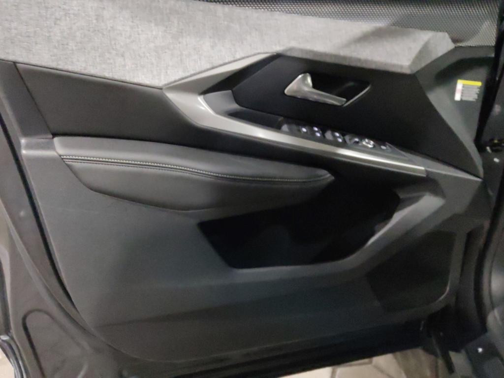 Peugeot E-3008