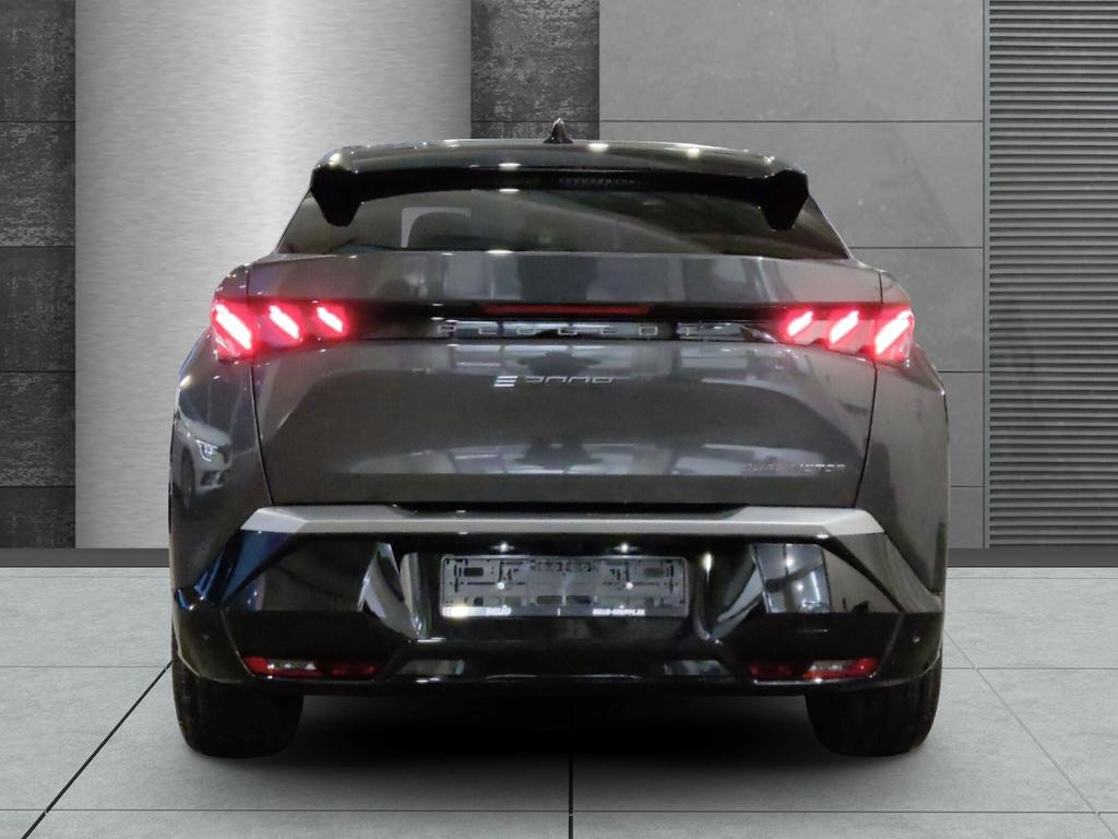 Peugeot E-3008