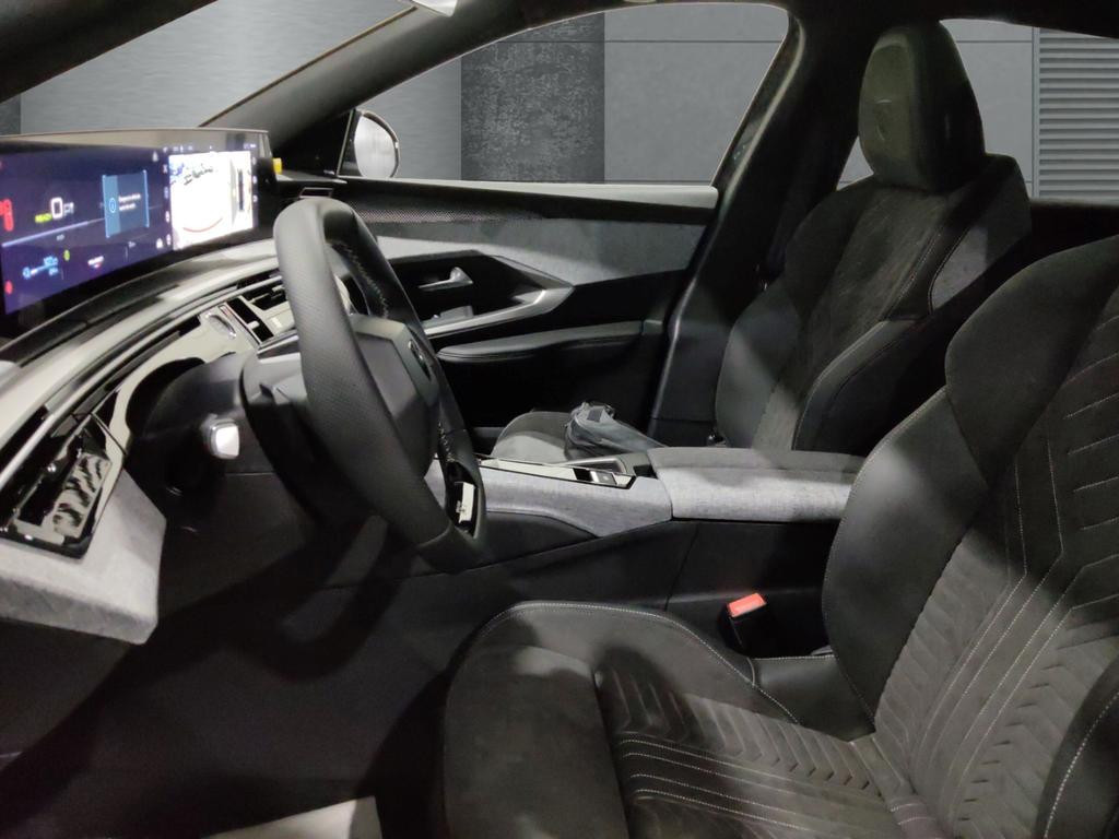 Peugeot E-3008
