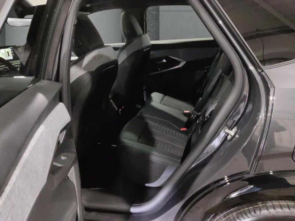 Peugeot E-3008