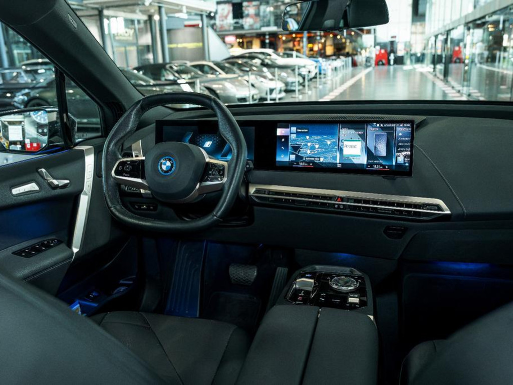 BMW iX
