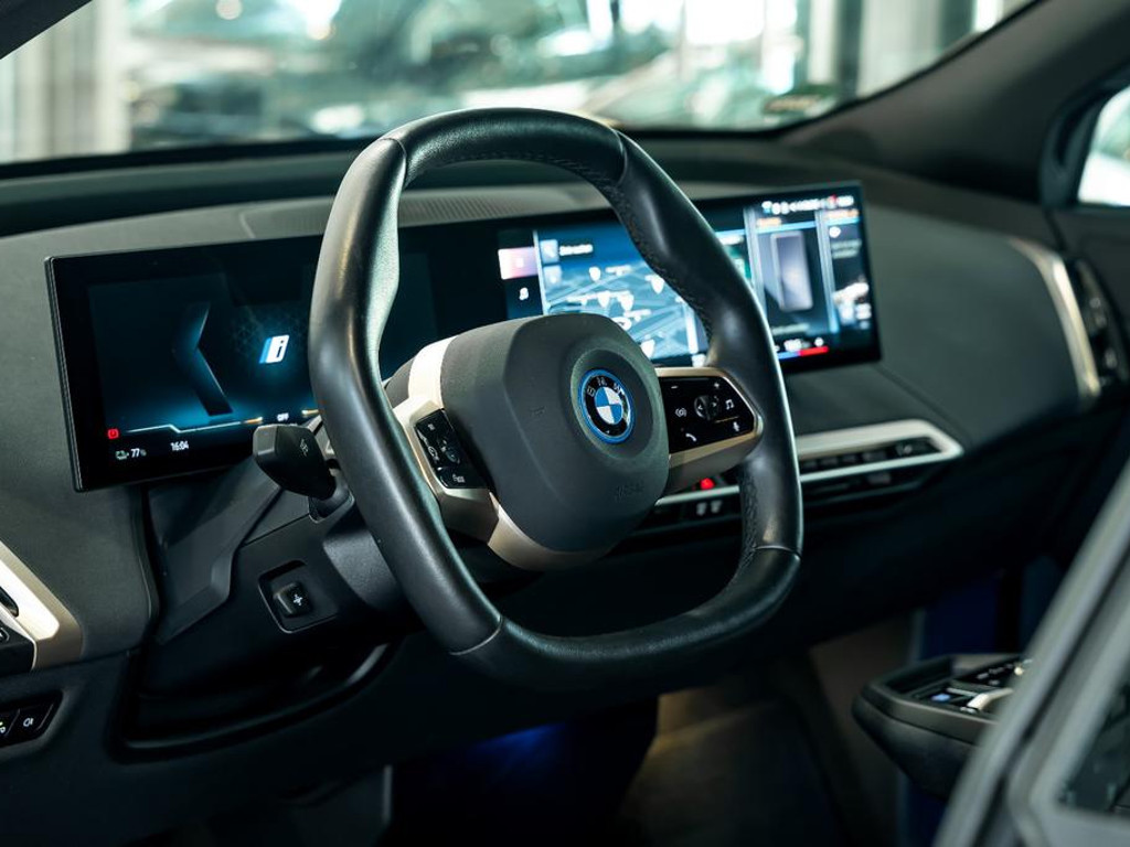 BMW iX