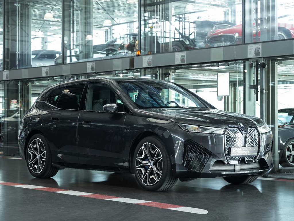 BMW iX