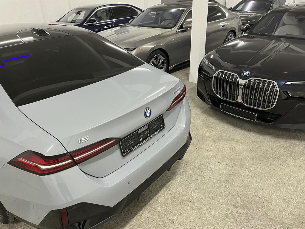 BMW i7