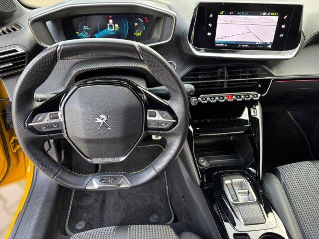 Peugeot e-208
