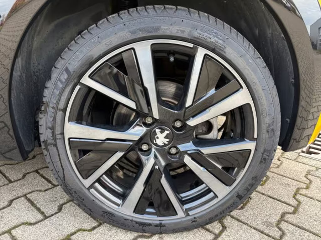 Peugeot e-208