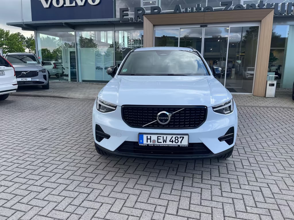 Volvo XC40 Plus Dark