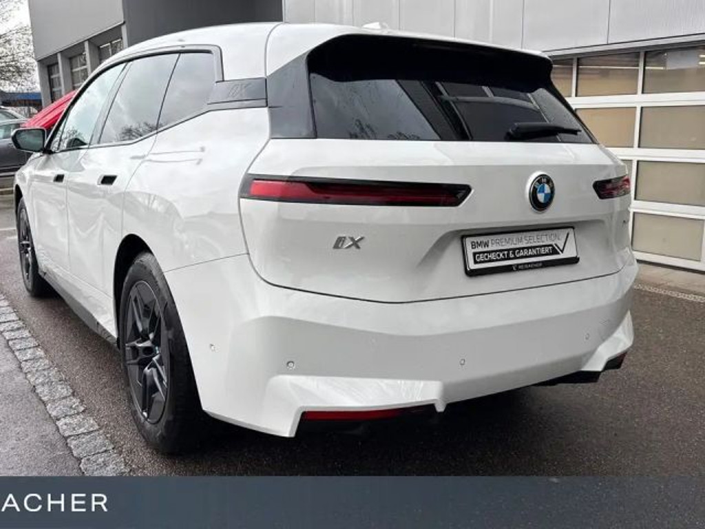 BMW iX