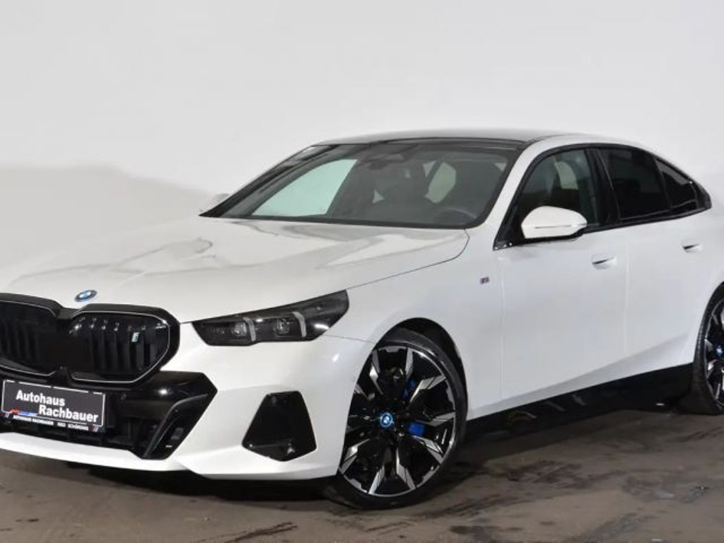 BMW i5 Sedan