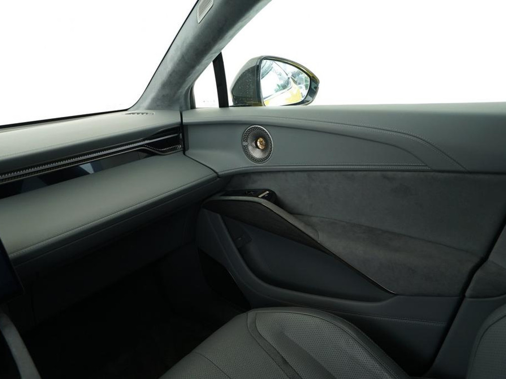 Lotus Eletre