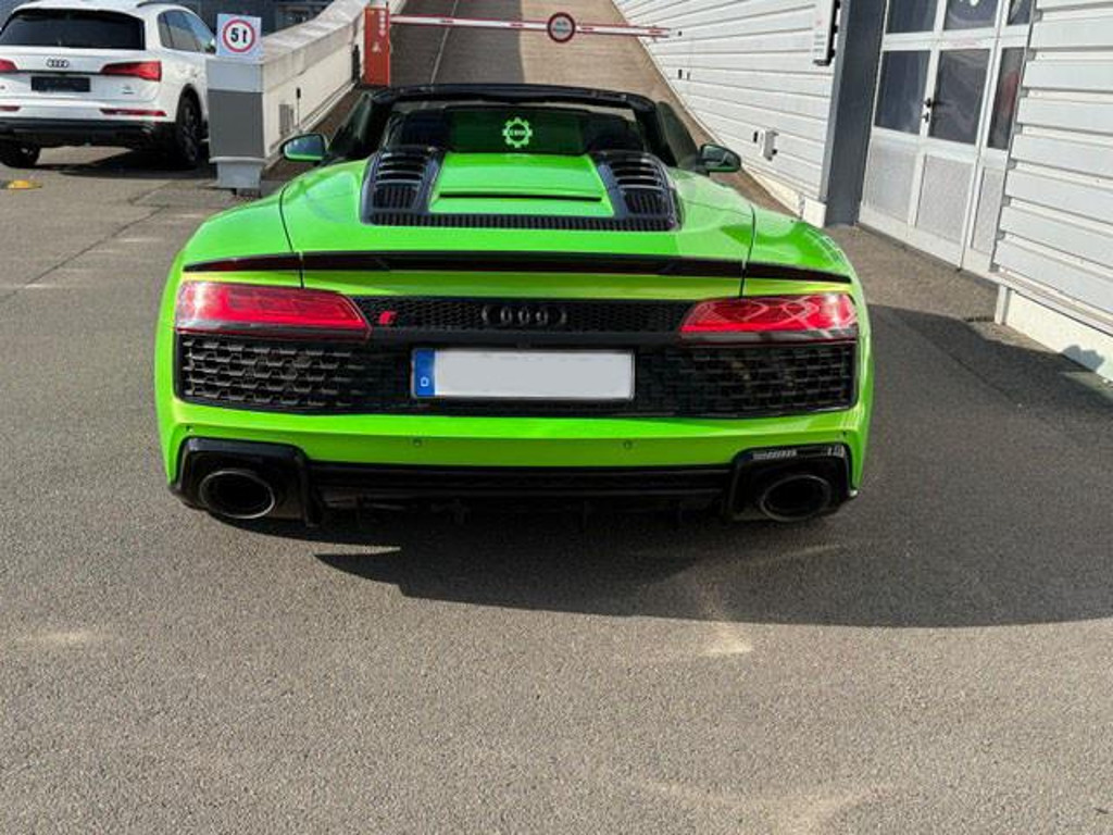 Audi R8
