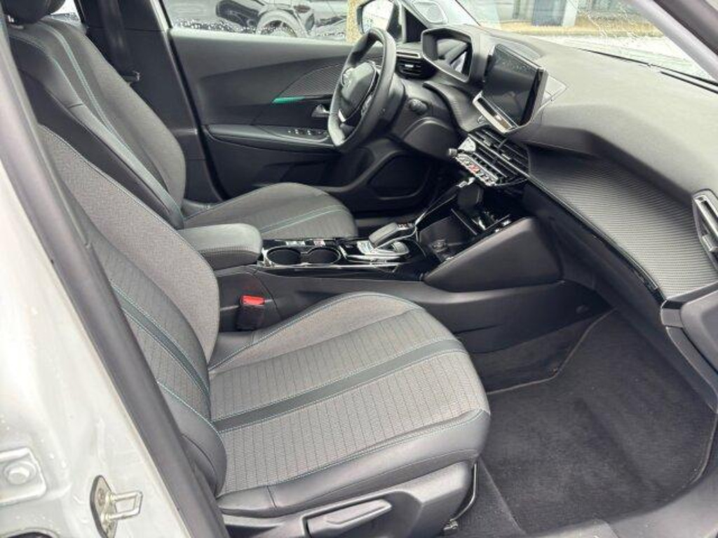 Peugeot e-2008