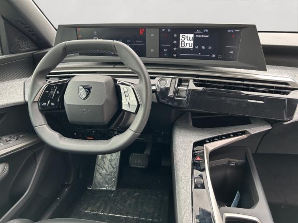 Peugeot E-5008