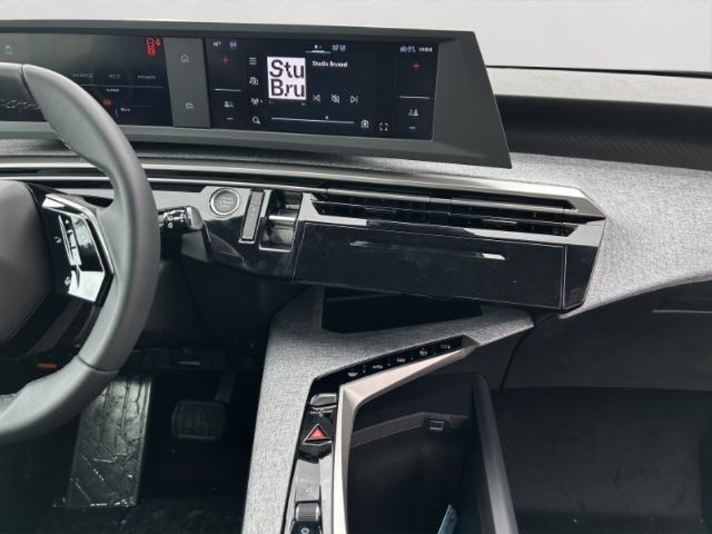 Peugeot E-5008