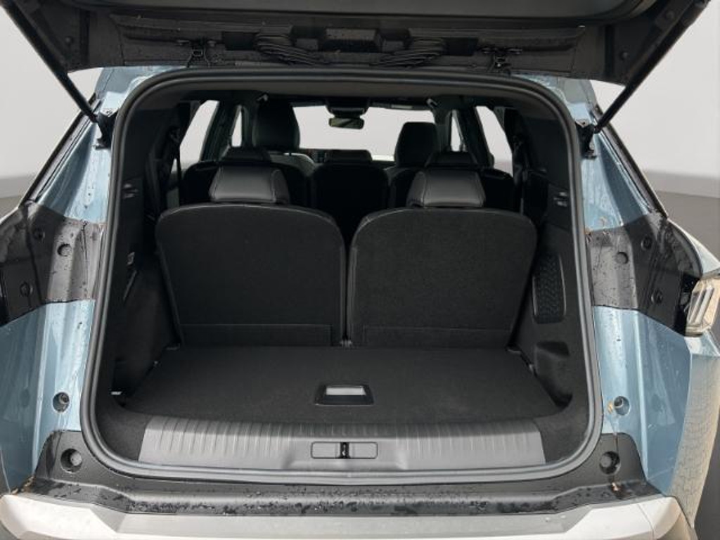 Peugeot E-5008