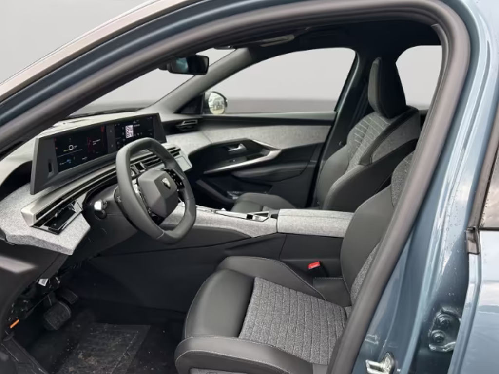 Peugeot E-5008