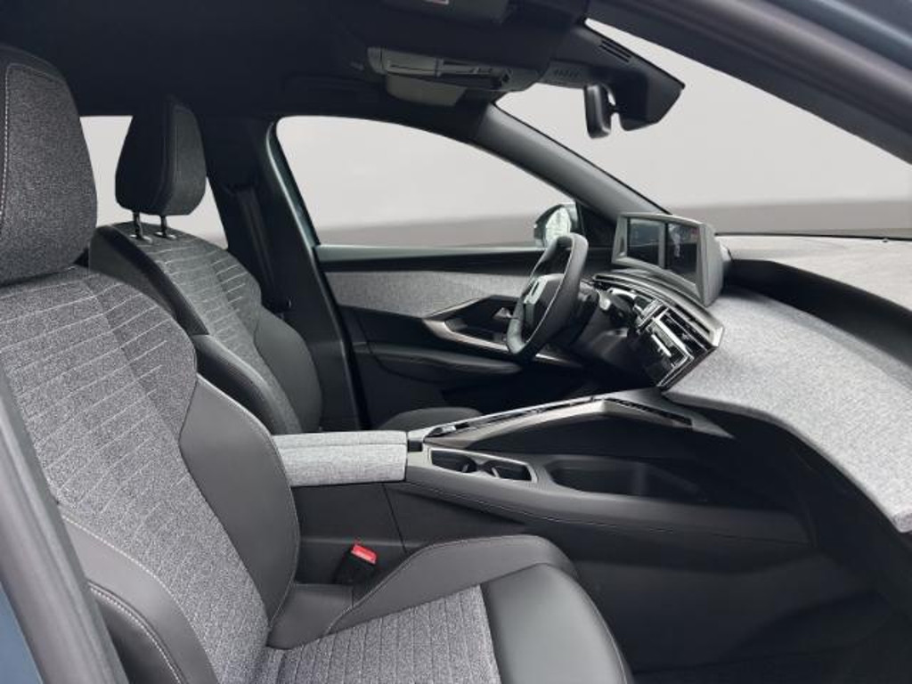 Peugeot E-5008
