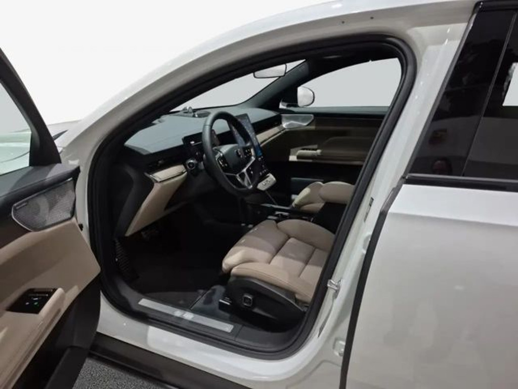 Volvo ES90