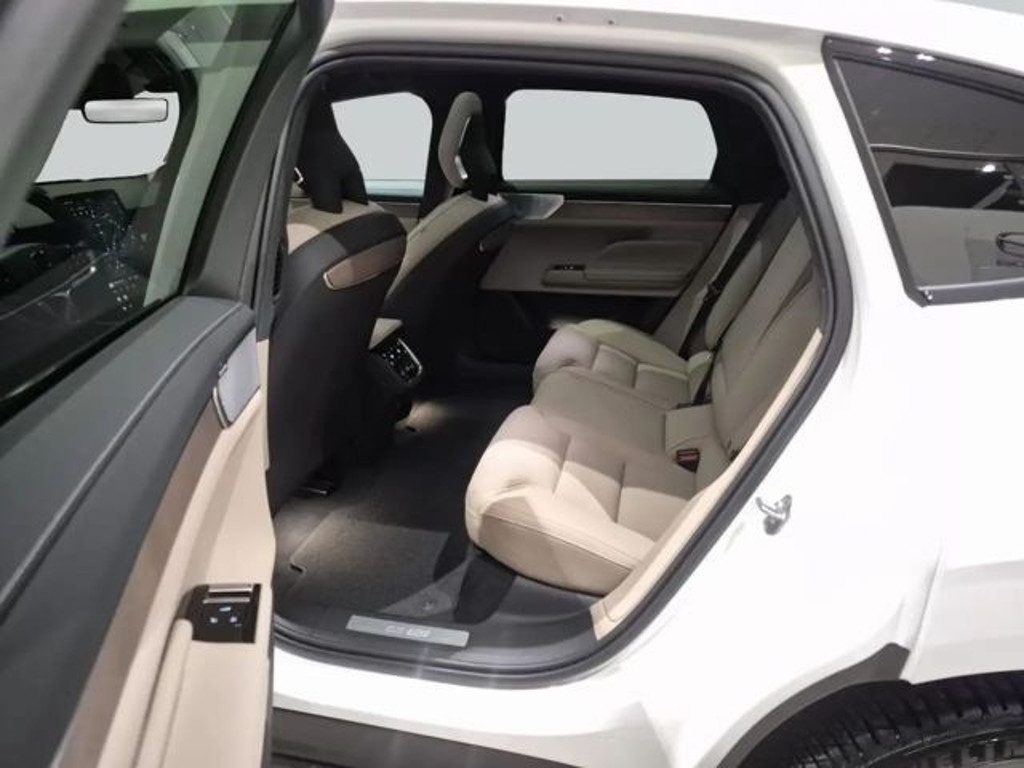Volvo ES90