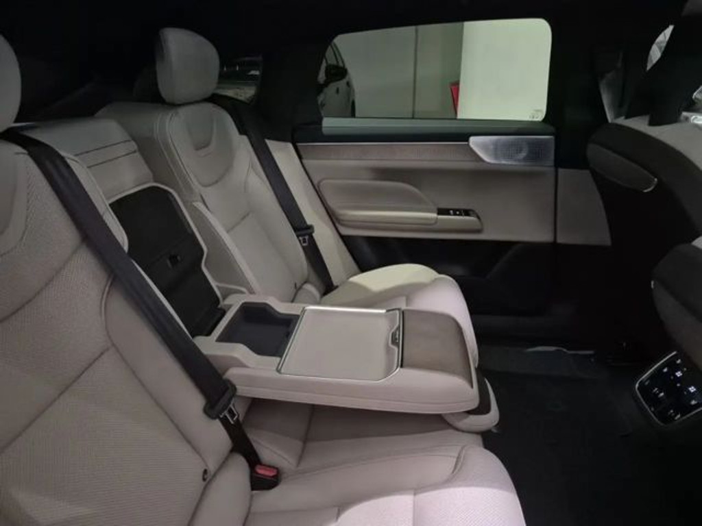 Volvo ES90