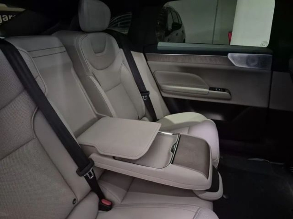 Volvo ES90