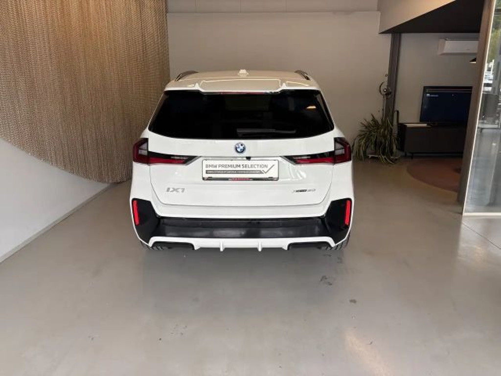 BMW iX1