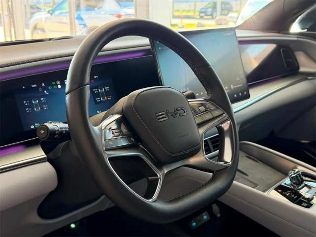 BYD Sealion 7