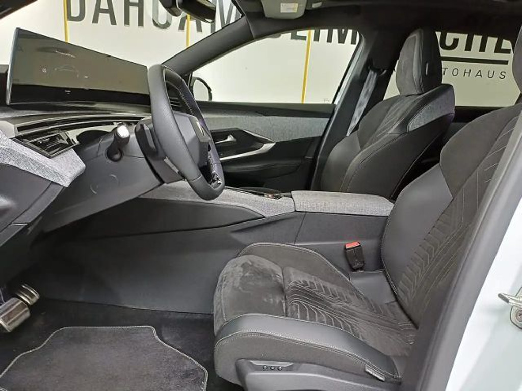 Peugeot E-3008