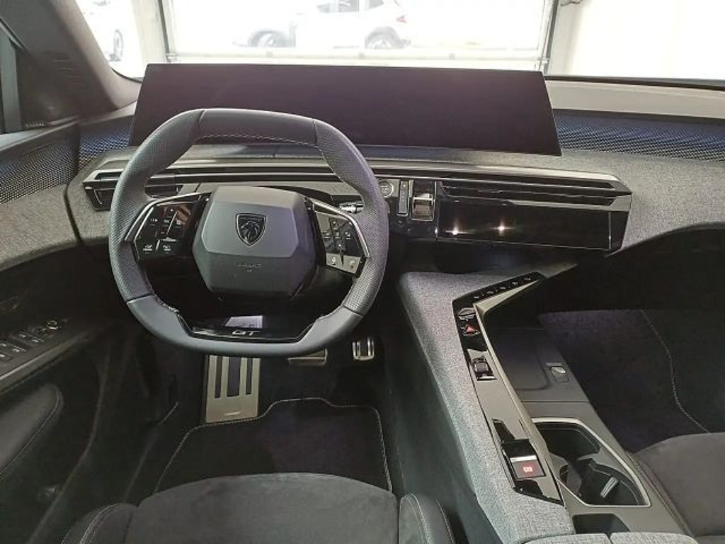 Peugeot E-3008