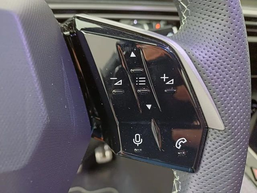 Peugeot E-3008