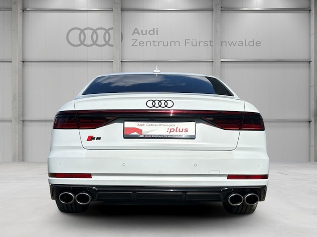 Audi S8