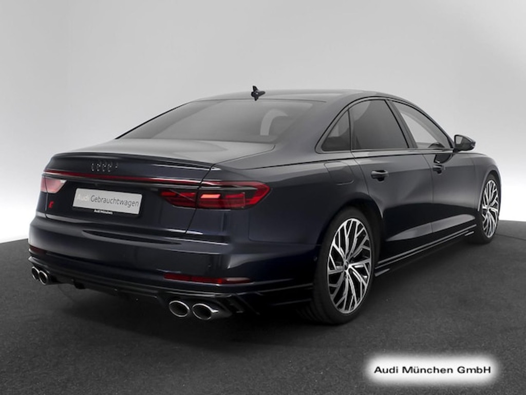 Audi S8