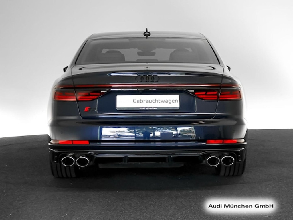 Audi S8