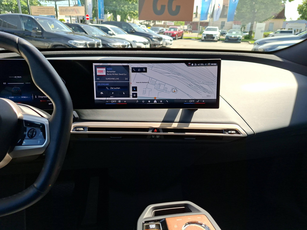 BMW iX