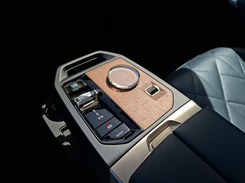 BMW iX