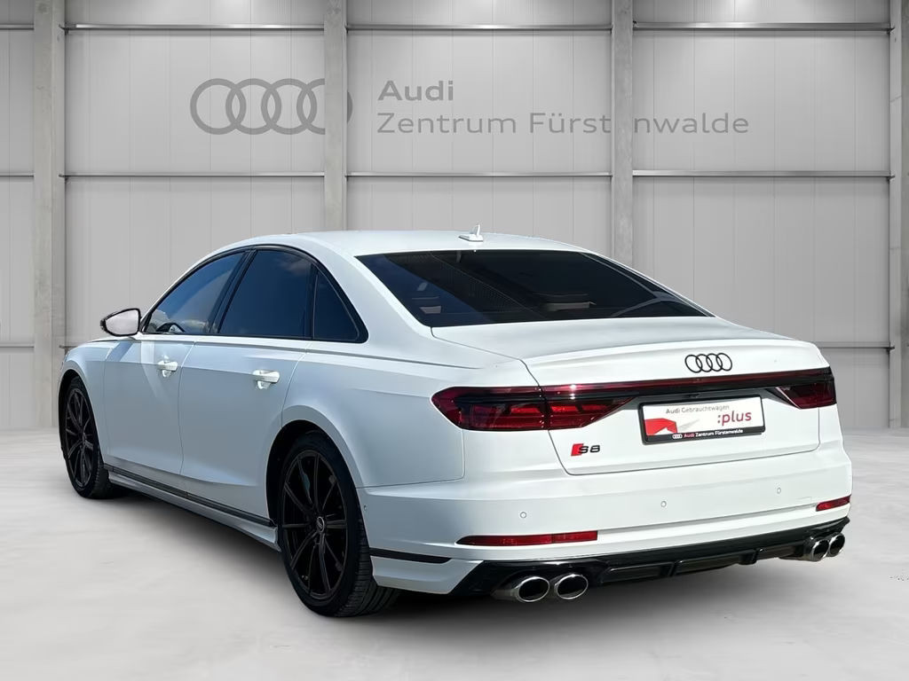 Audi S8