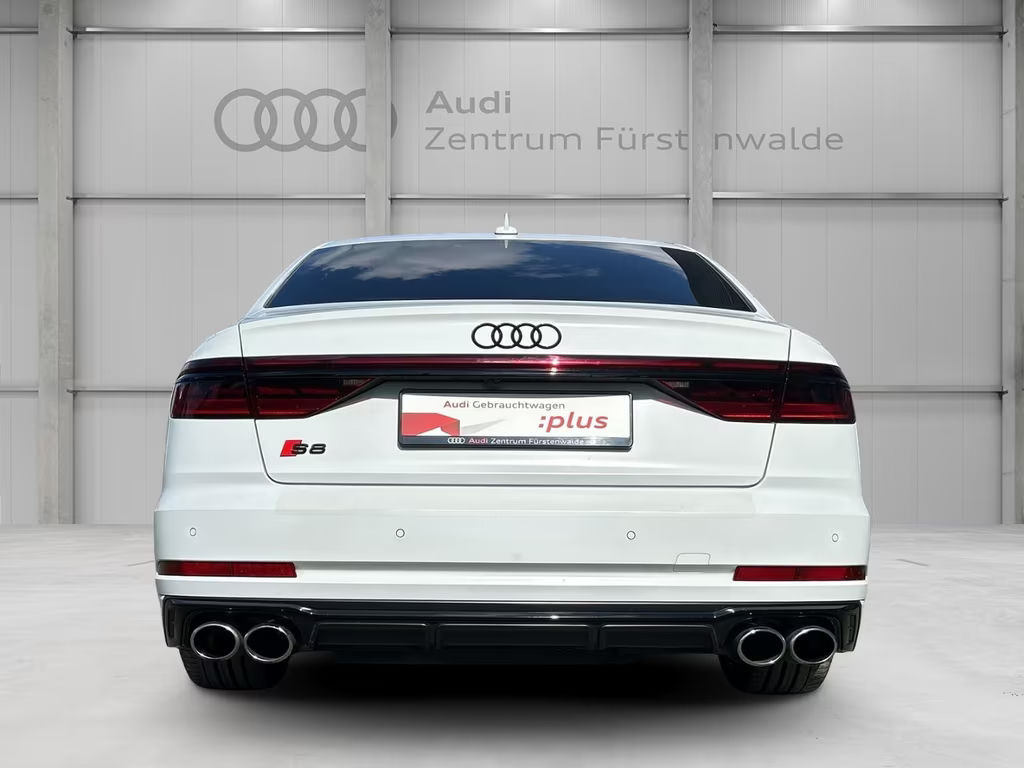 Audi S8