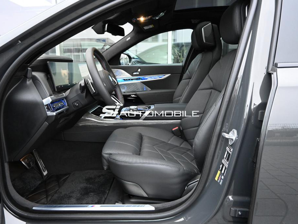 BMW i7