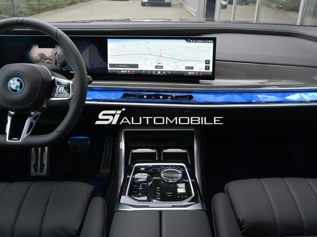 BMW i7